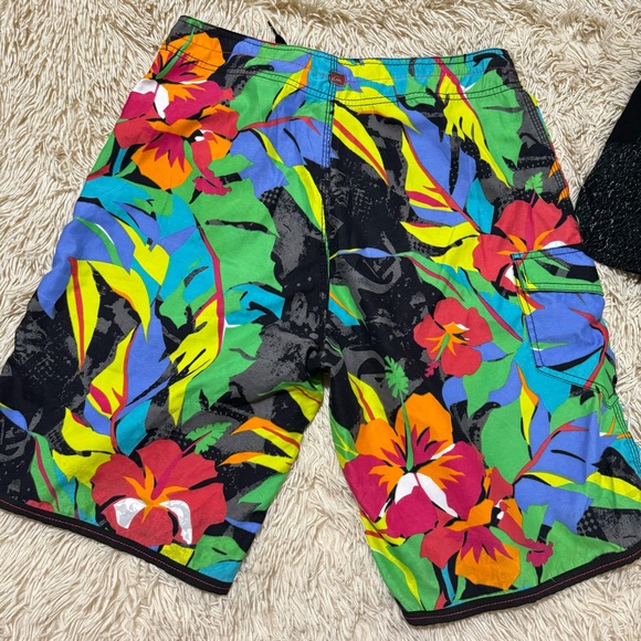 Quicksilver Surf Boardshorts Floral & UnderArmour Shorts - Picture 9 of 10